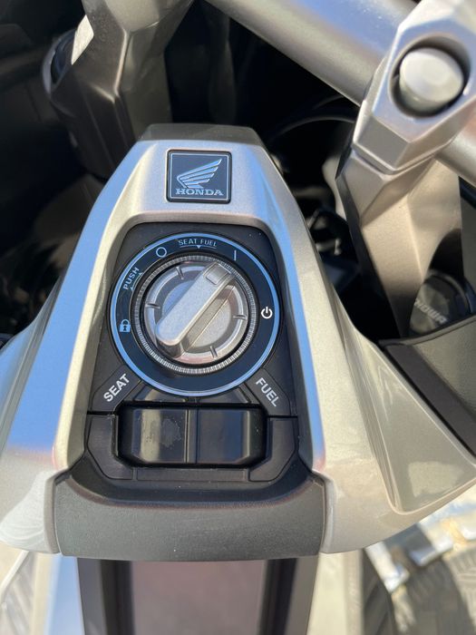 Honda adv 350 praticamente nova NEGOCIÁVEL