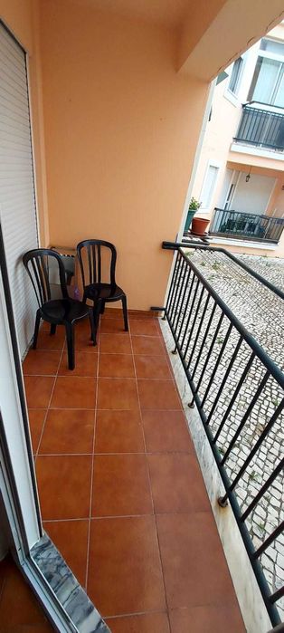 Aluga-se apartamento T3 Em Vila nogueira de Azeitão mobilado e pronto a habitar