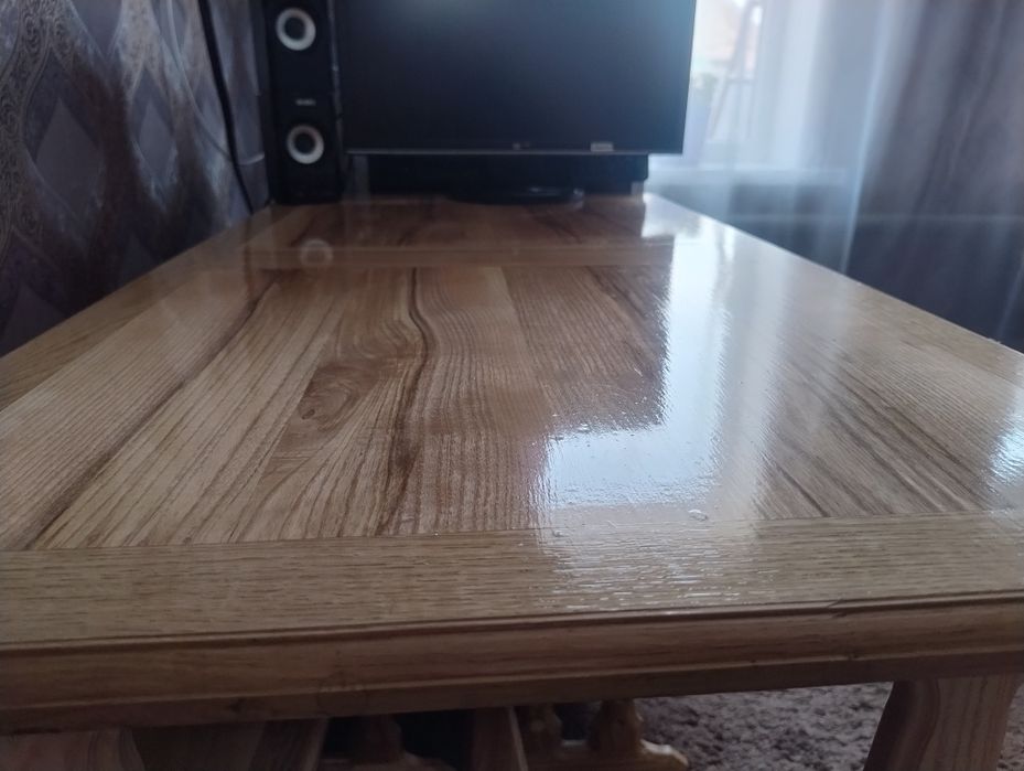 Стіл з натурального дерева ручної роботи