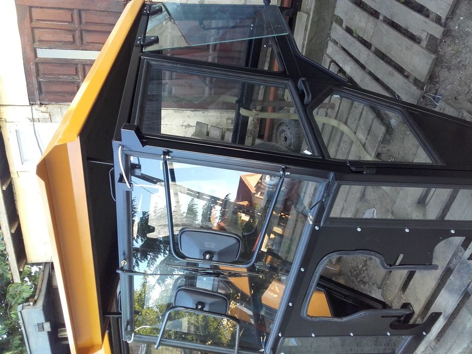 Kabina kabiny Ursus C-330 bez błotników tur standardowe sadownicze