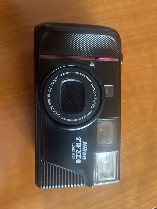 Nikon TW Zoom quartz date - camara retro