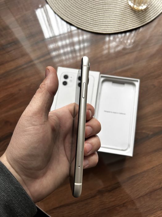 Телефон iPhone White 11/128 gb