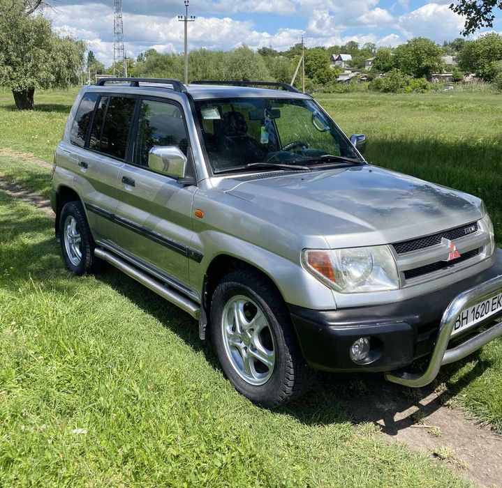 Mitsubishi Pajero 2.0 в отличном состоянии (отключаемый ПОЛНЫЙ ПРИВОД, 2001 год)