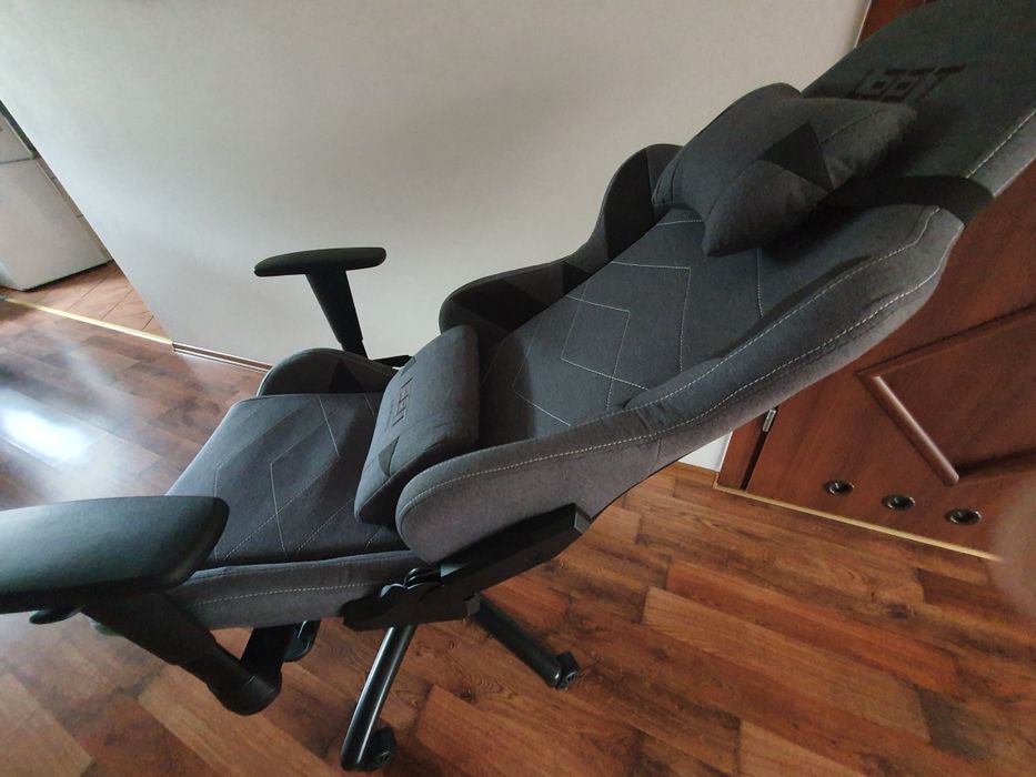 Fotel Gamingowy na kółkach