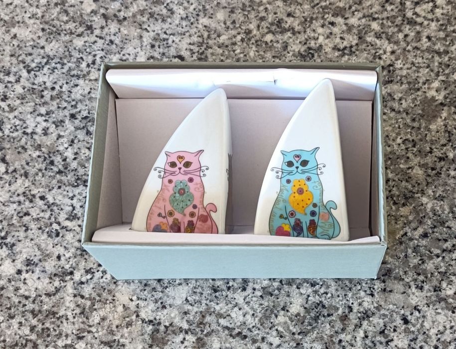 Salt and pepper shaker.442989644161361924