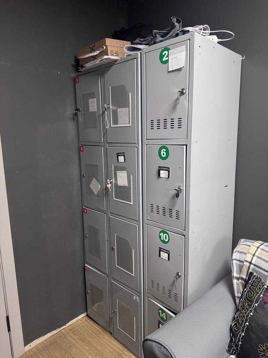 Продам диван IKEA, крісла, камери схову (локери)