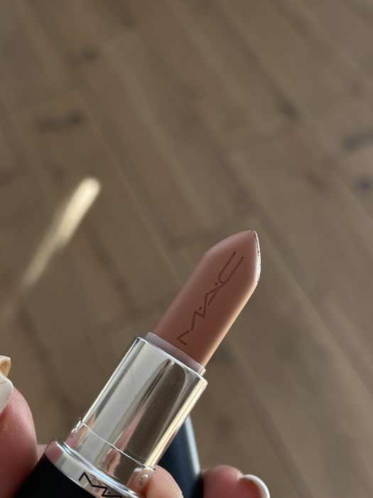 Помада MAC fleshpot