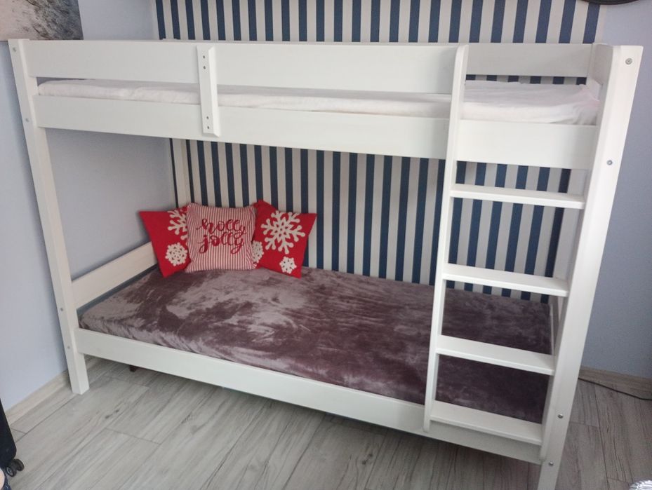 Łóżko piętrowe VESTERVIG 2x90x200 z drabinką biały
Łóżko piętrowe VEST