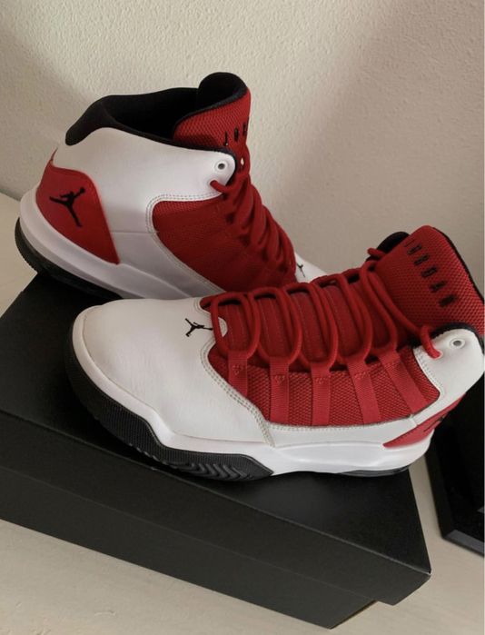 Jordan Max Aura White GymRed