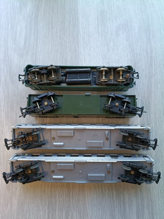 Locomotiva eléctrica BB 9201 SNCF + furgão + carruagens inox H0