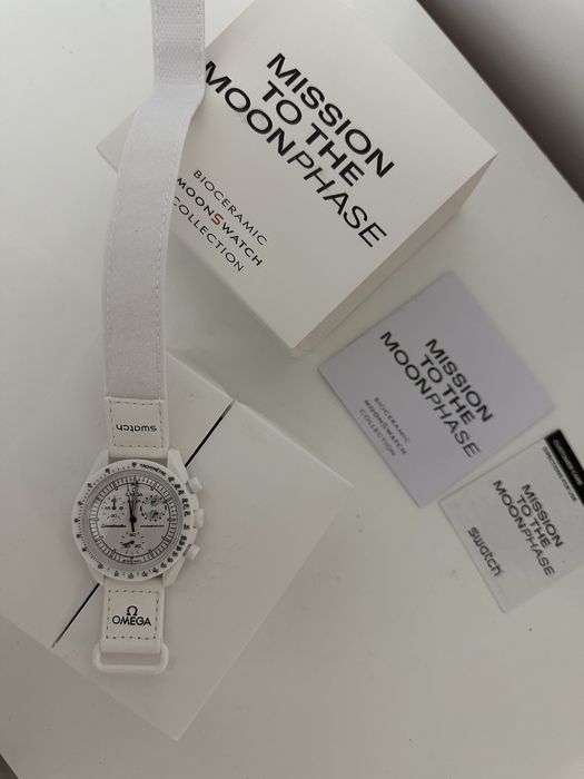 Omega x Swatch Mission To The MoonPhase Snoopy Branco
