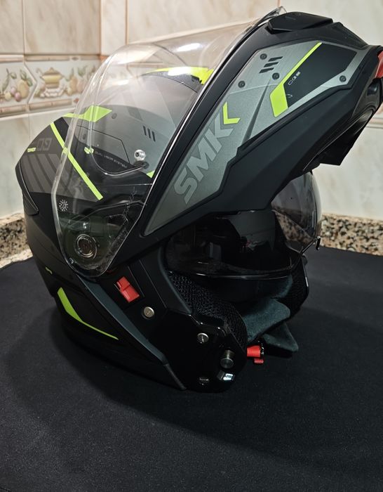 Capacete modular SMK Tekker tamanho XL em excelente estado