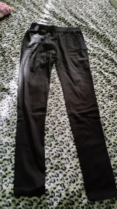 Чорні нові джегінси