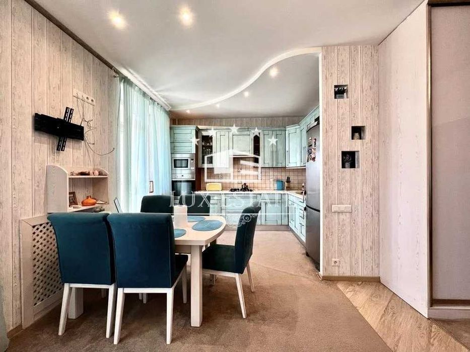 Продажа 4-комнатной квартиры рядом с проспектом Науки