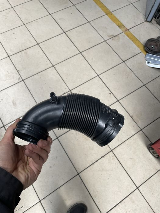 Патрубок повітряний Audi a4, a5.