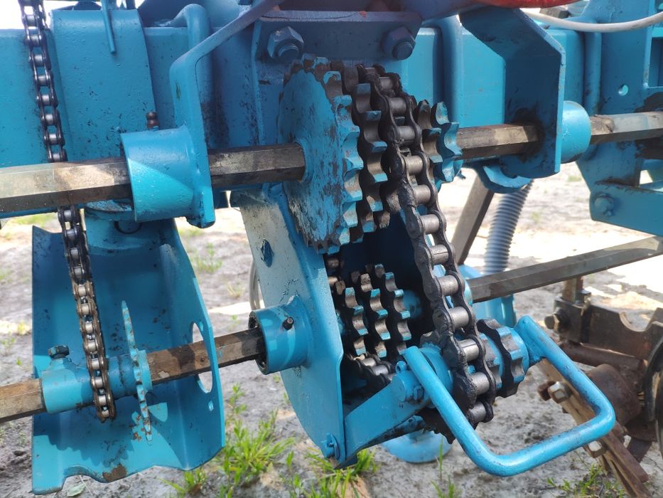 Talerzowy siewnik punktowy do kukurydzy słonecznika Monosem