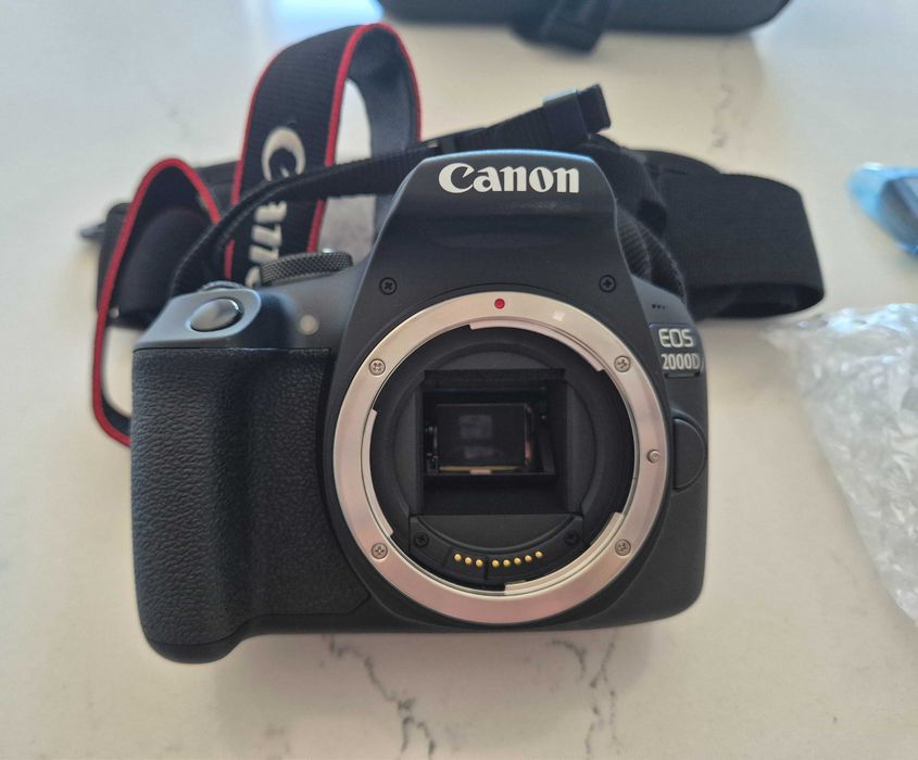 Máquina Fotográfica Canon EOS 2000D