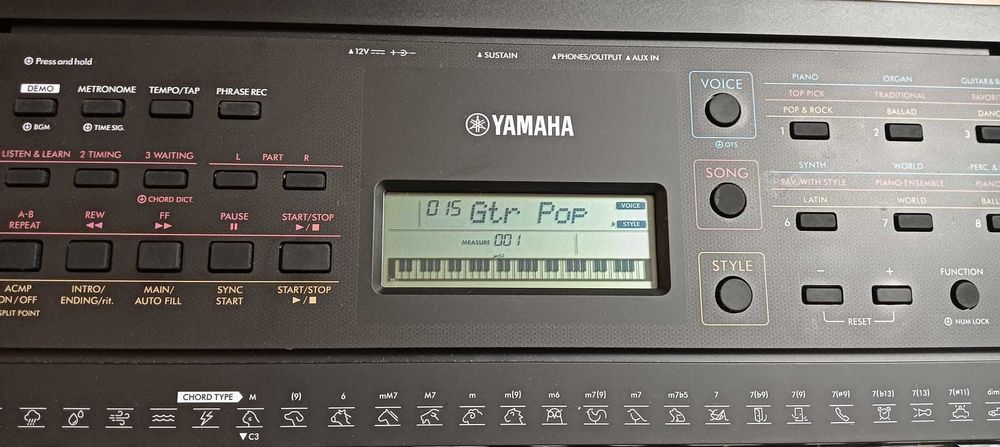 Teclado / Piano digital Yamaha PSR-E273 / YPT-270 | 61 teclas | Como novo
