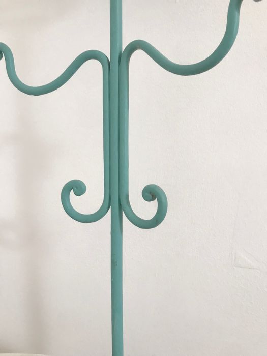 Mesa de ferro e pedra antiga