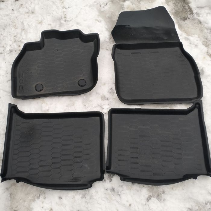 Продам коврики для Рено Зоя