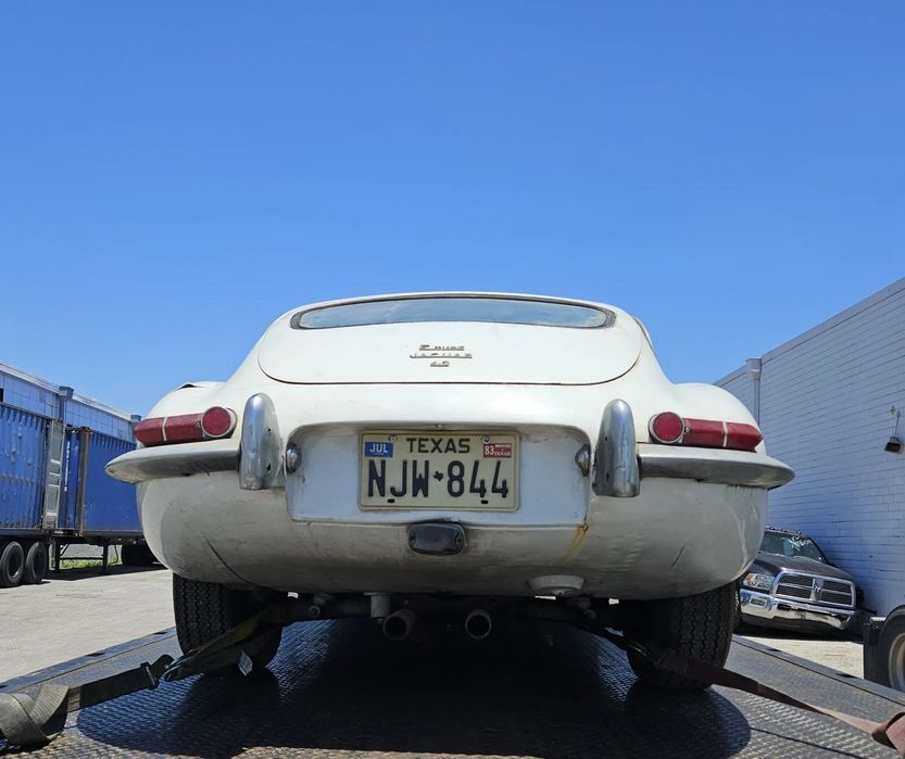 Jaguar E-Type494834062690897924