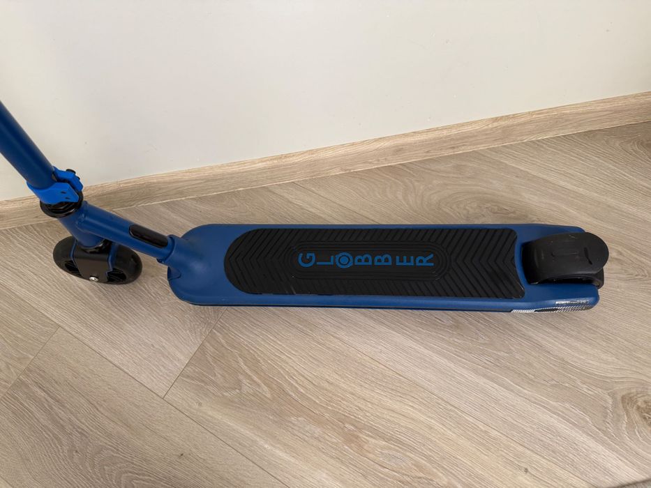 Самокат Globber E-motion 6 синій з підсвічуванням