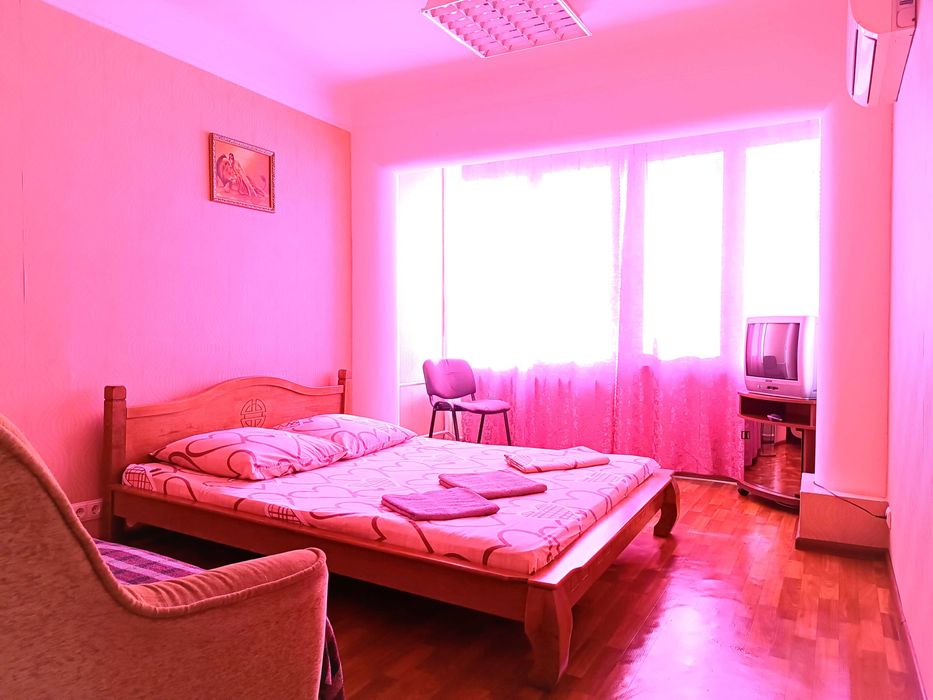 ТЦ "OASIS" ст.метро "Героев Днепра" 1-мин. ходьбы. Оболонский пр-т-43.