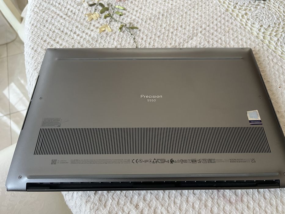 Ноутбук Dell 5550 i9 !!! 64GB-ram t2000 4GB