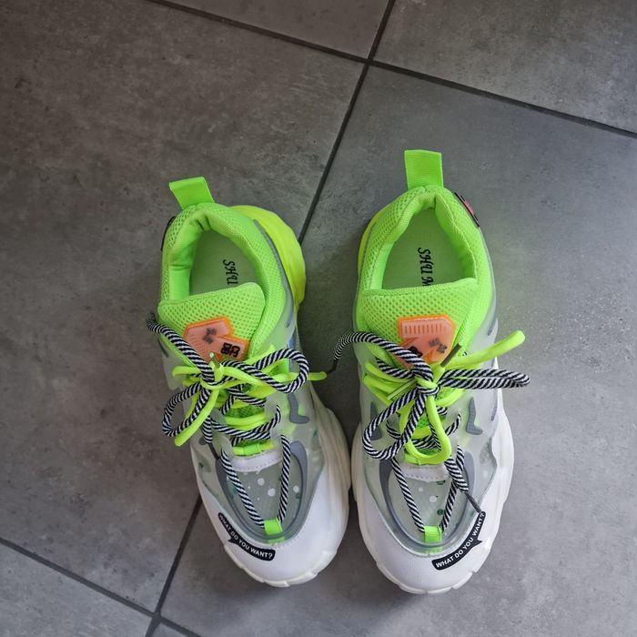 Śliczne snakersy 39