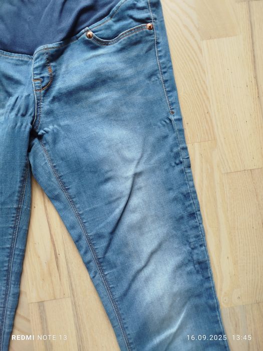 Wygodne niebieskie przecierane ciążowe jeansy dżinsy spodnie jeansowe