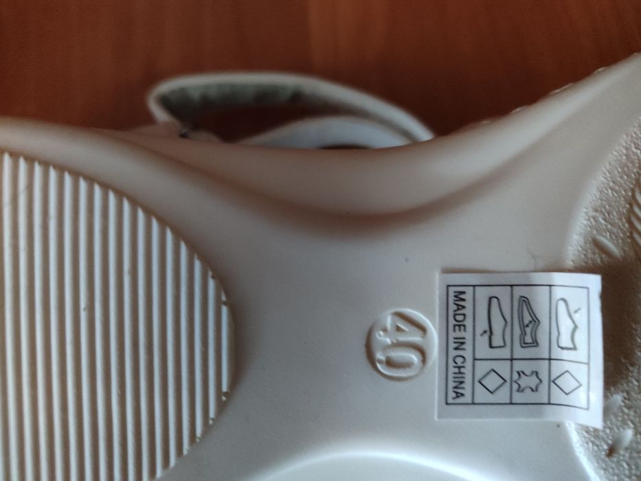 Nowe sandałki damskie 40