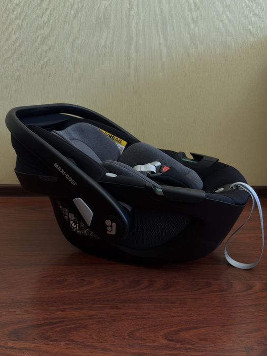 Продам дитяче автокрісло Maxi-Cosi Pebble 360