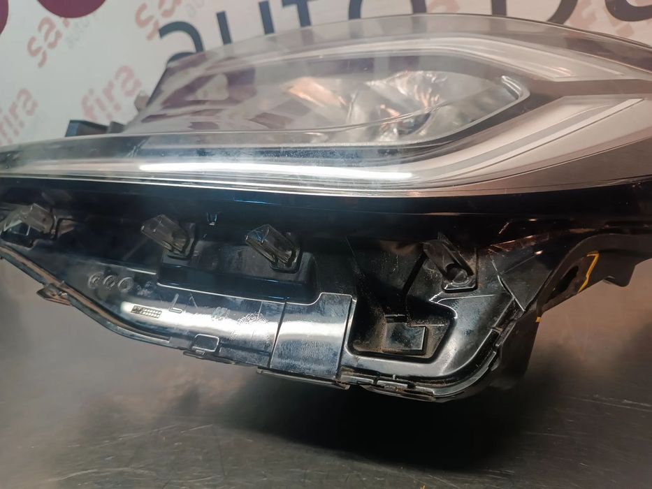 ÓTICA / FAROL TOYOTA AYGO X 2022-2025 - ESQUERDO 02A29318 (APOIOS