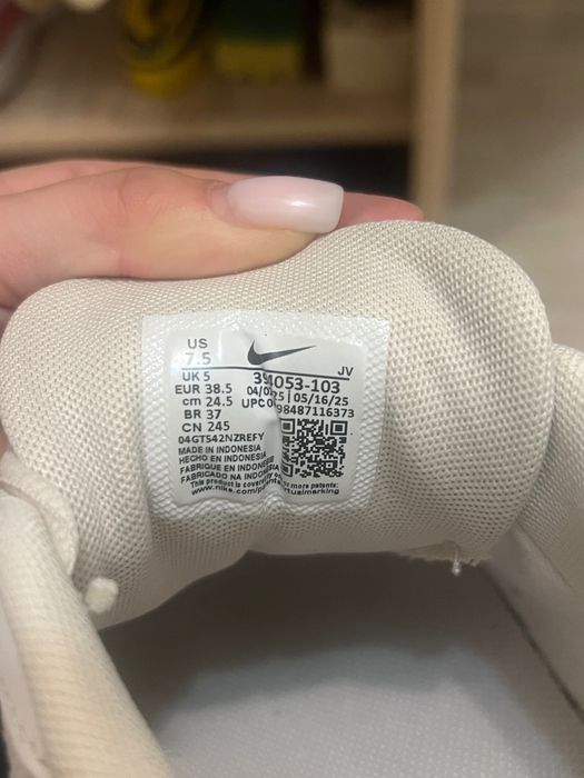 Кросівки 38 розмір