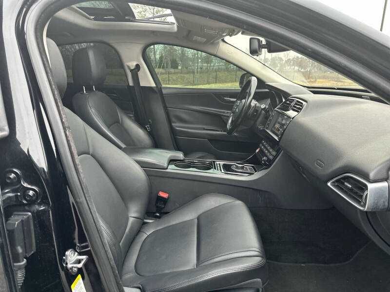 2017 Jaguar XE 2.0L