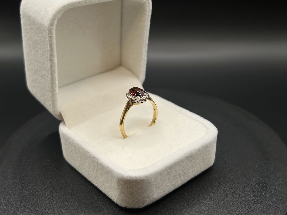 Złoty pierścionek 750 z diamentami i granatem ANTYK certyfikat roz 12