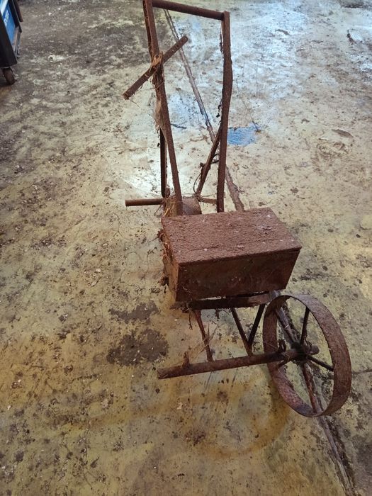 Semeador antigo manual