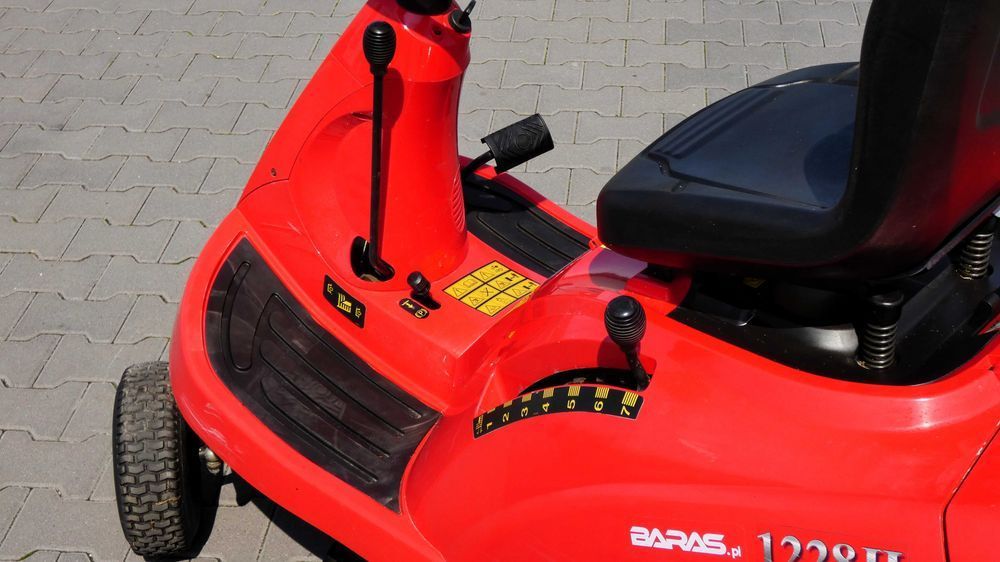 Traktorek kosiarka Castelgarden 1228H B&S (080802.5) - Baras