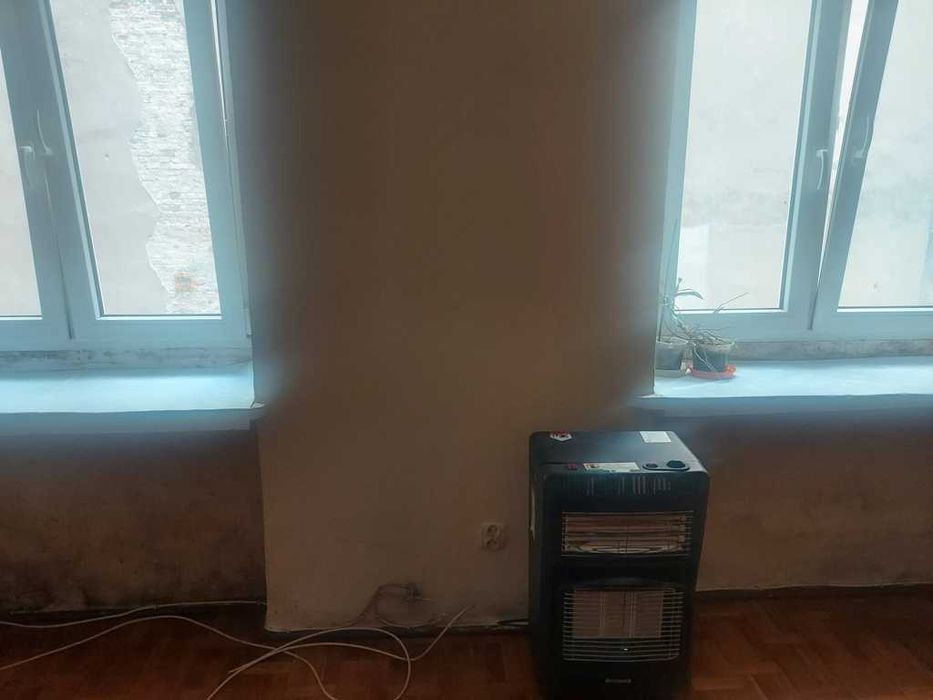 Duży pokój z kuchnią do remontu w Centrum