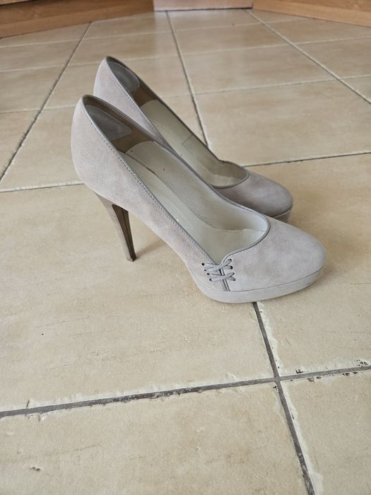 Szpilki skóra naturalna beżowe 39