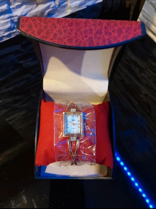 Zegarek damski na rękę