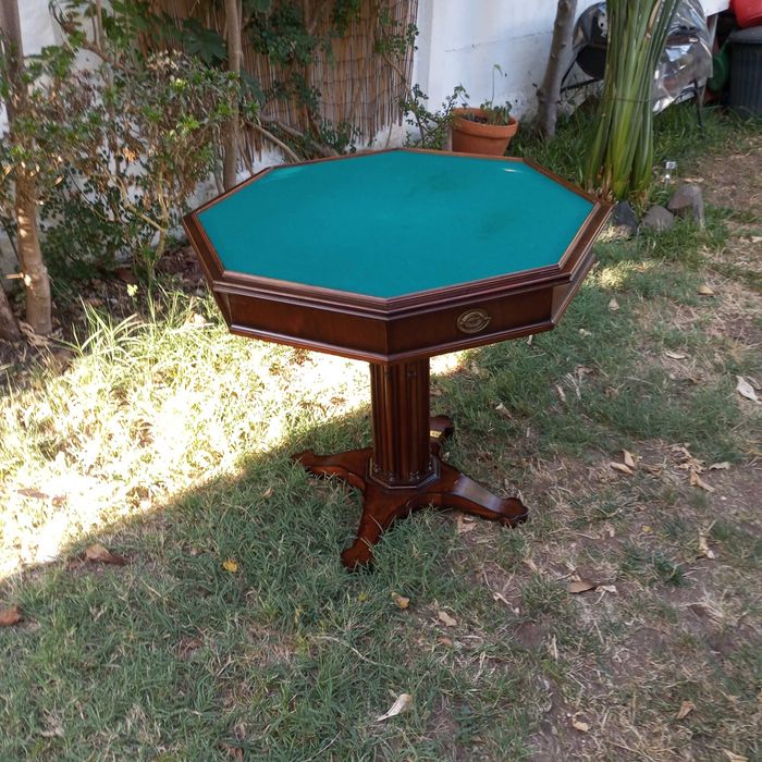 Mesa de jogo octogonal