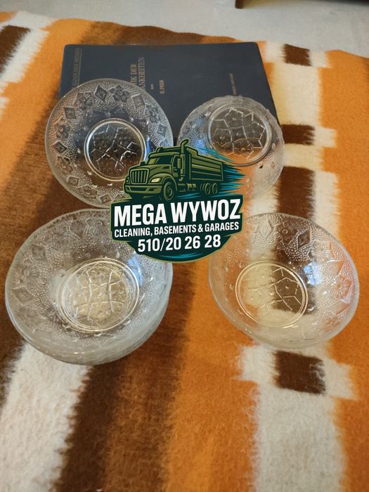 Komplet 6 ozdobnych szklanych miseczek w stylu retro – idealne do dese