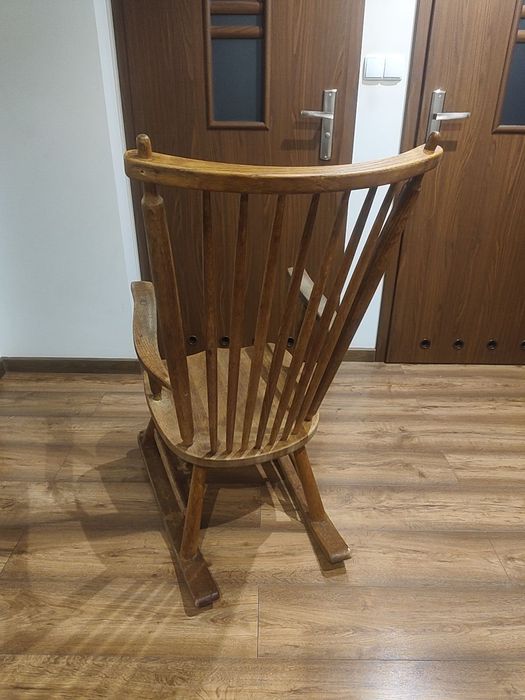 Fotel bujany drewniany