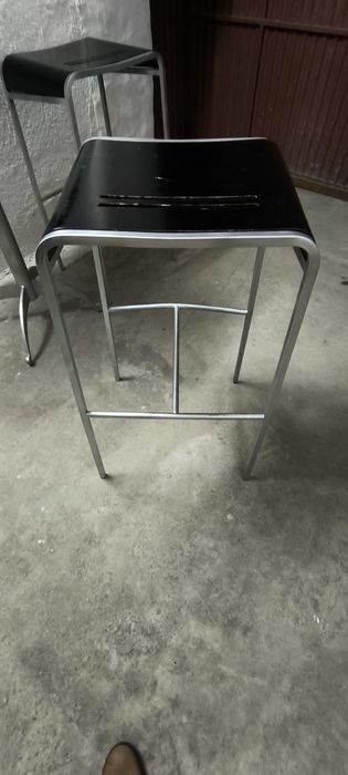 Mesa Alta + 2 Bancos