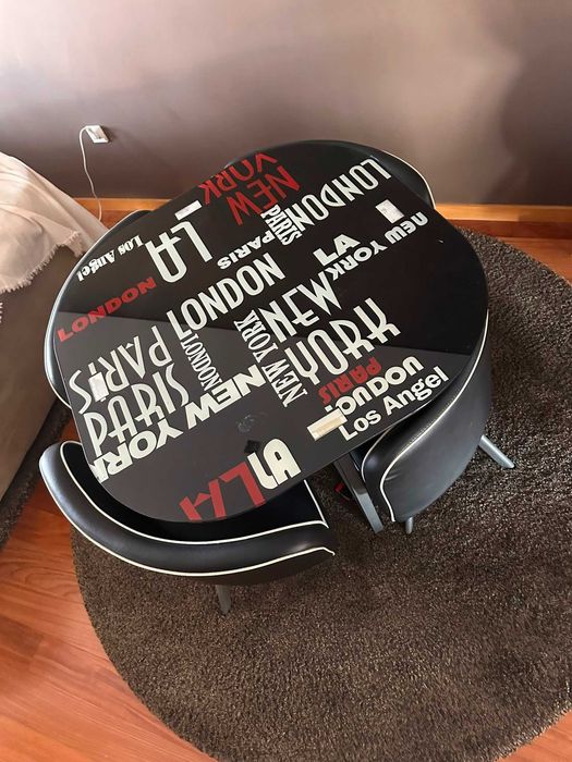 Mesa de Jantar com 4 Cadeiras – Vidro Preto