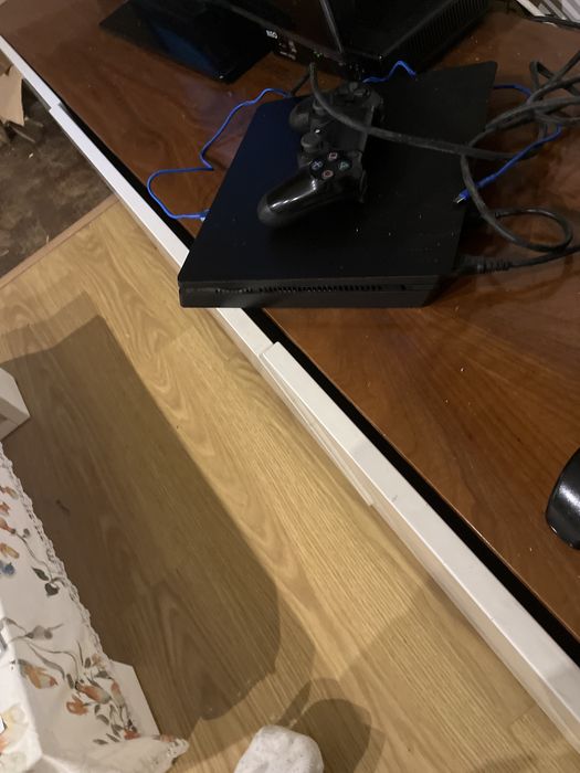 PS4 Slim + 1 Comando – Excelente Estado