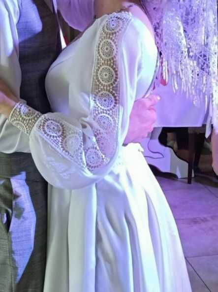 Атласна весільна сукня