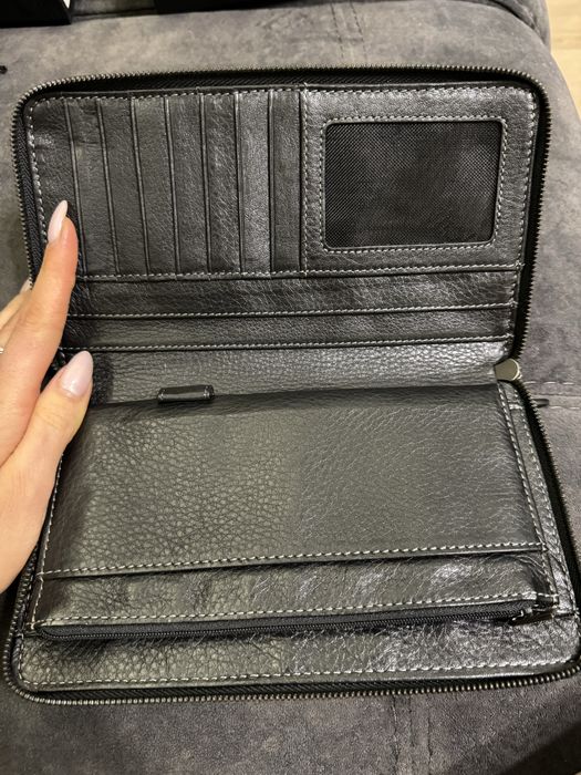 Чоловічий гаманець-клатч.
