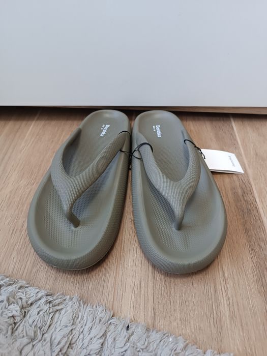 Japonki na platformie Bershka